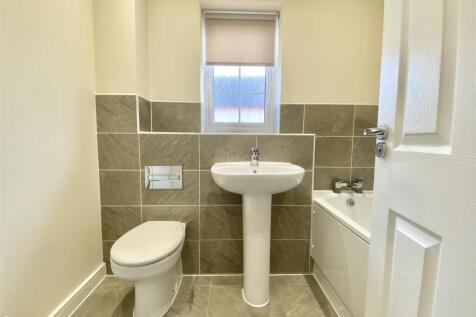 8 Roberts Way-14.jpg