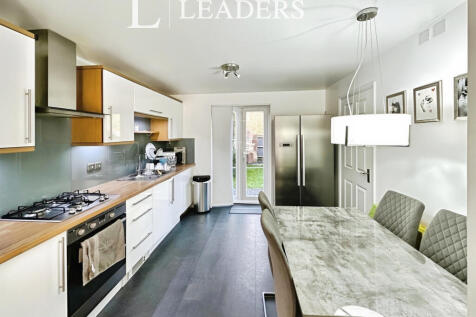 Kitchen/Dining Area