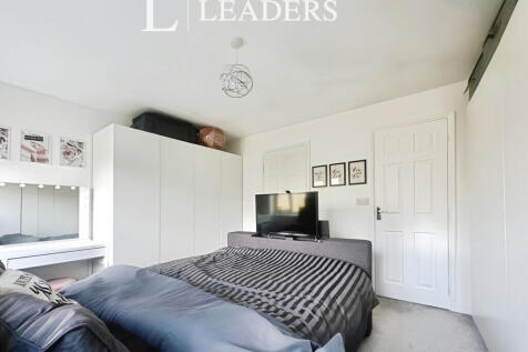 Master Bedroom (1)