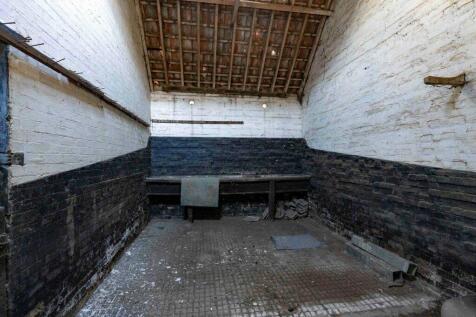 9 - Barn Interior