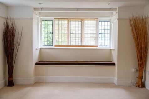 Living Room Bay