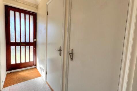 23 Balmoral Way 6...