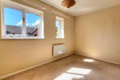 23 Balmoral Way 1...