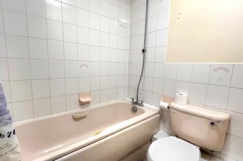 23 Balmoral Way 2...
