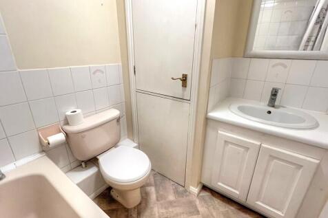 23 Balmoral Way 2...