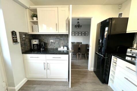 Kitchen1.jpg