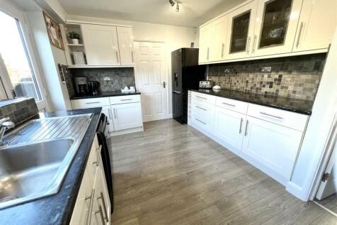Kitchen2.jpg
