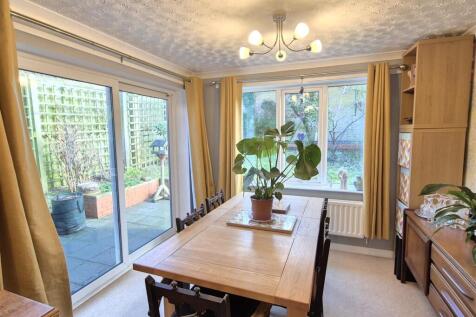 EXTENDED DINING ROOM