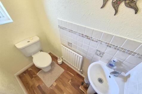 GUEST CLOAKROOM