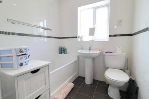 Main Bathroom .jpeg