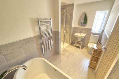 En-Suite Bathroom