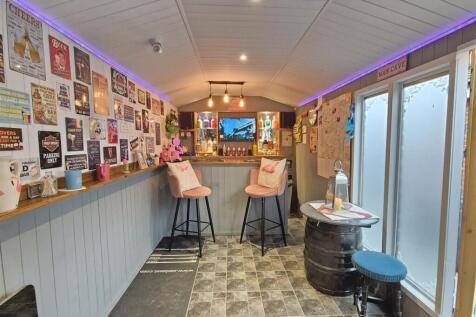 Flamingo Bar &amp; Spa