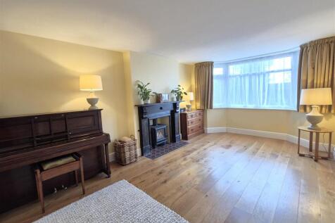 Bay Fronted Lounge
