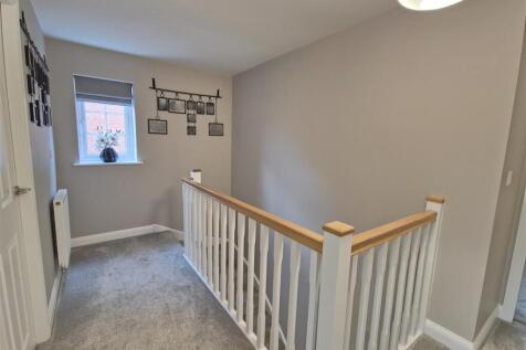 FIRST FLOOR LANDING