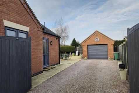 Detached Garage