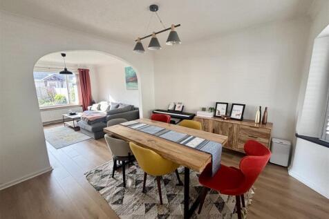 Sitting/Dining Room