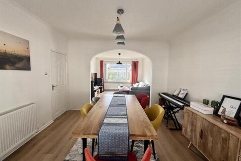 Sitting/Dining Room