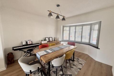 Sitting/Dining Room