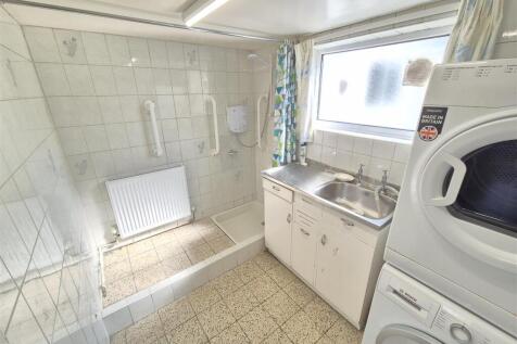 Utility/Shower Room