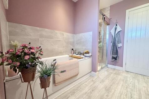 En-Suite Bathroom
