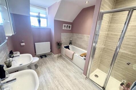 En-Suite Bathroom
