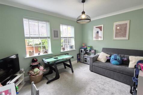 Sitting/Play Room