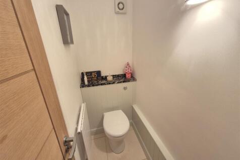Guest Cloakroom/WC