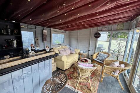 Summer House/Home Bar