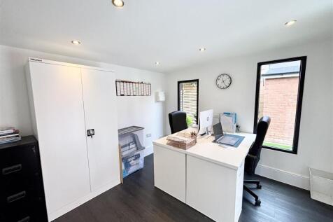 Office/Nail Room