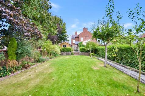Large Private And Mature Rear Garden