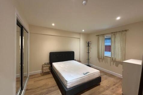 6 The Mill bedroom.jpg