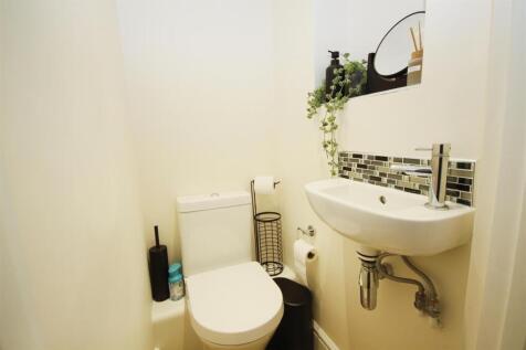 b965cce4-Cloakroom.JPG