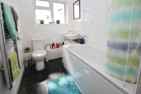 46ef78d9-Bathroom.JPG