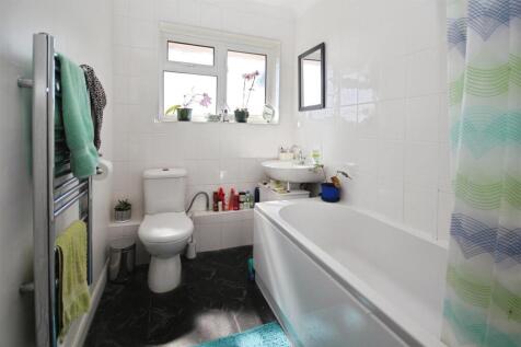 0105a170-Bathroom 202.JPG