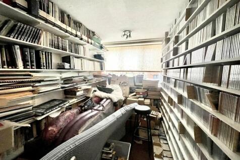 Bedroom / Study