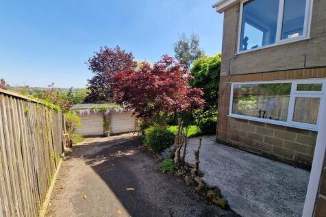 Side Of Property &amp; Garage