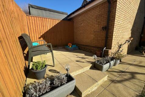 Rear Garden Patio Area