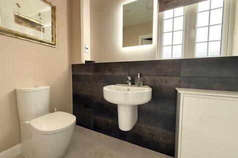 2nd bedroom ensuite 2