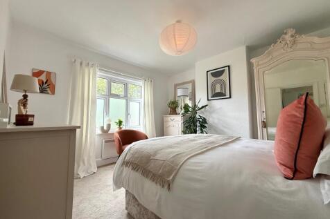 Bedroom anlge 2