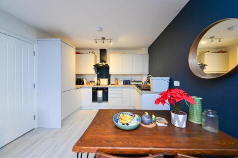 Dining/Kitchen Area