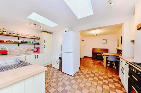 Kitchen/Dining Area
