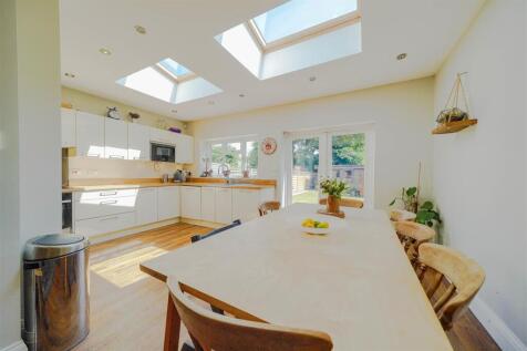 Kitchen/Dining Area