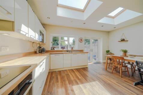 Kitchen/Dining Area