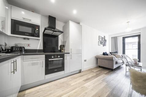 Lounge/Dining/Kitchen Area