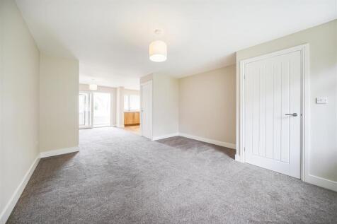 Lounge/Dining Area