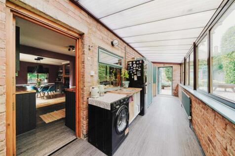 Utility/Lean To