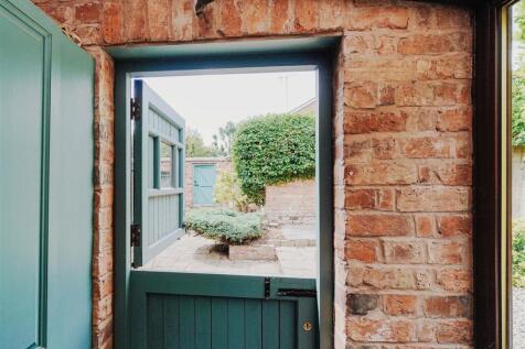 Feature Door