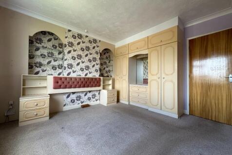 Front bedroom 1