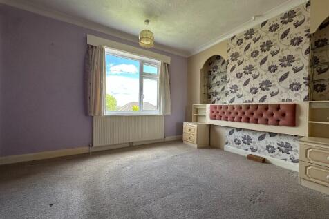 Front bedroom 1
