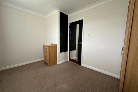 Rear bedroom